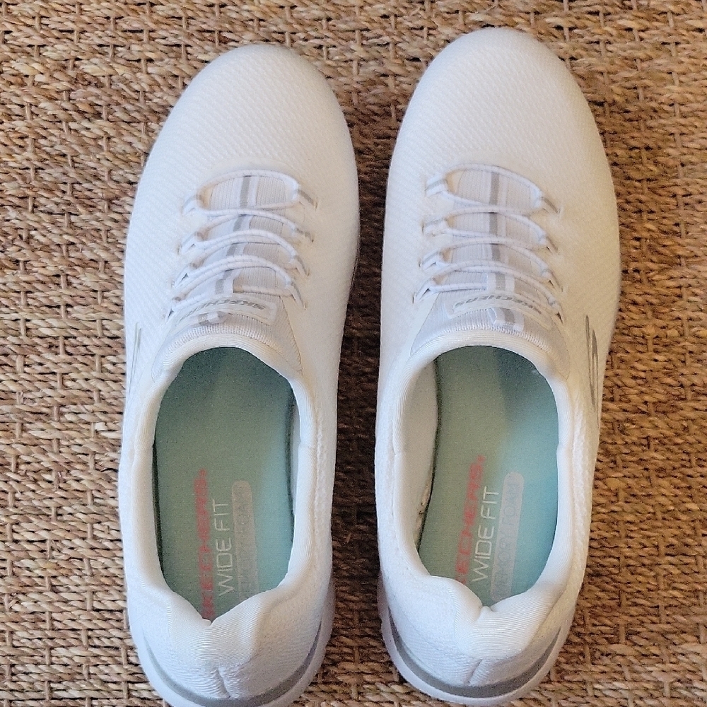 Skechers White and Silver Women's Sneakers Wide Fit Size 9.5 - Picture 4 of 9